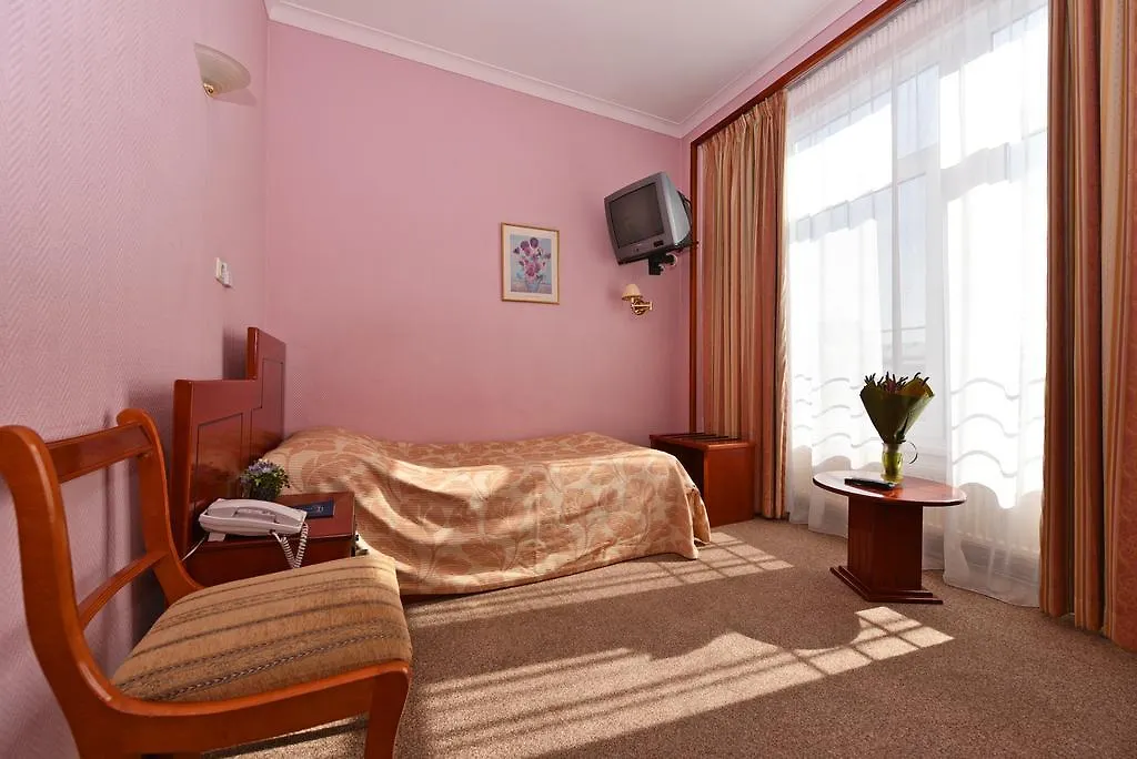 Готель Дніпро Kyiv 4*,  Ukraine